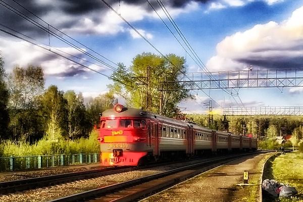 Поезд на железной дороге. Фото с сайта pixabay.com