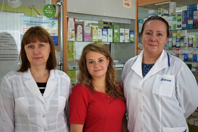 Слева направо: экономист Татьяна Захарова, провизор Елена Пекшуева, Елена Богданова