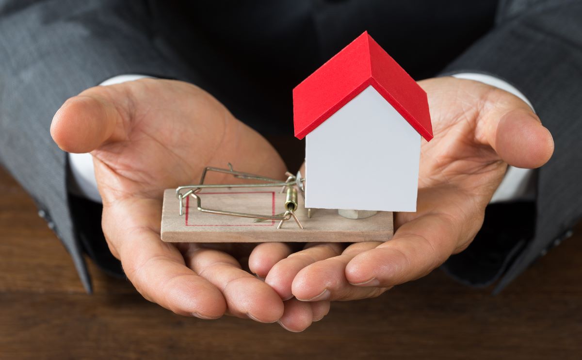 Как владельцу недвижимости защититься от мошеннических действий с объектом собственности (Изображение с сайта 11.rodina.news)
